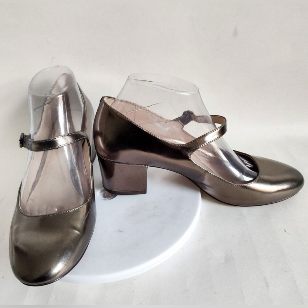 Louise et Cie Mary Jane 2” Heels Gold with Classic Design Size 5.5 - Picture 2 of 11